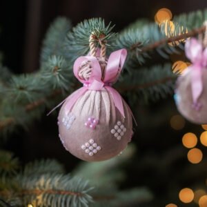 Rankų darbo aksominis žaislas aksominė klasika